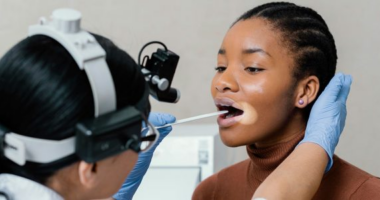 Médicas disponíveis para consultas, cirurgias e exames